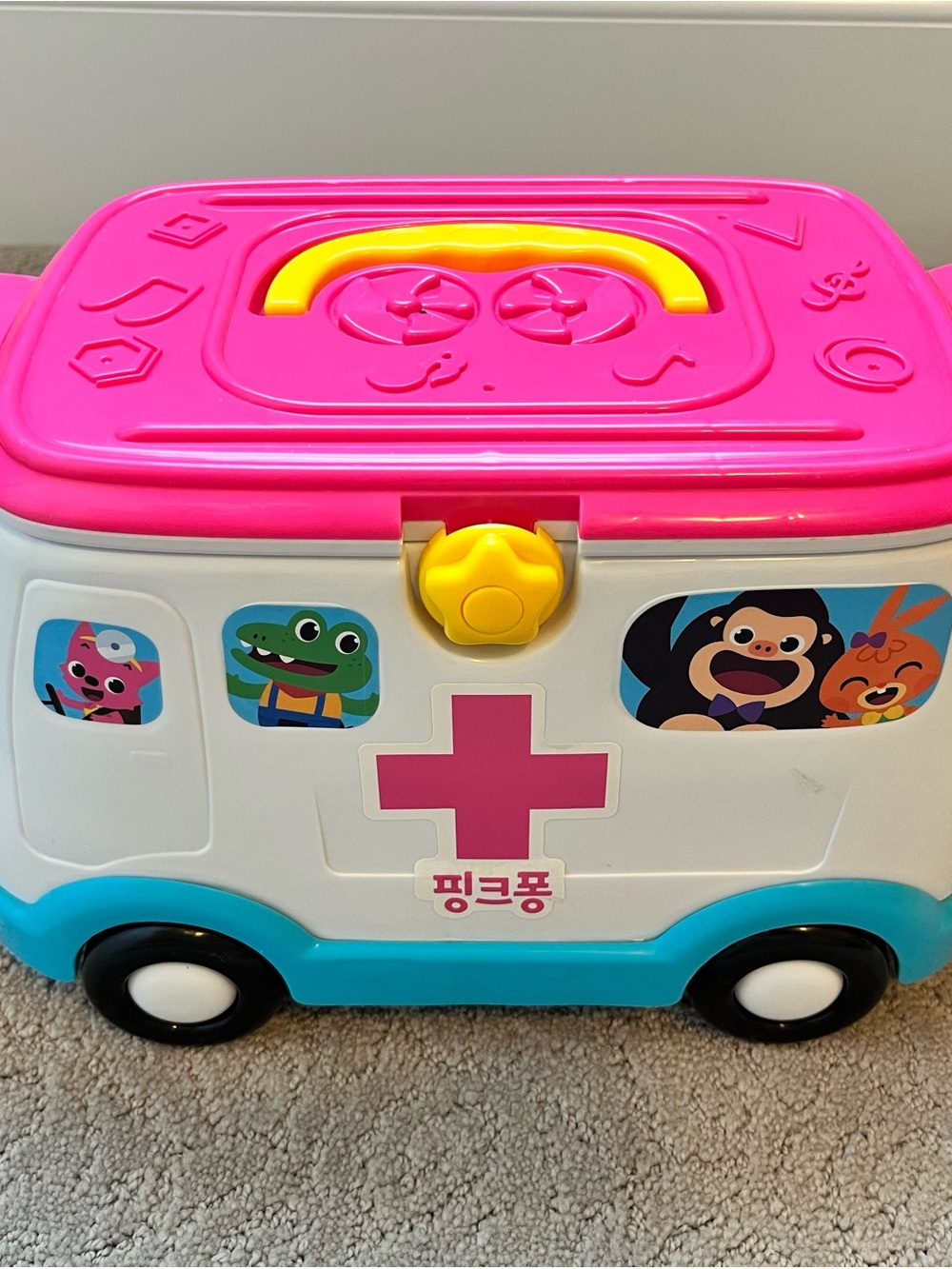 Pinkfong 119 Ambulance Hospital Role Play Set
